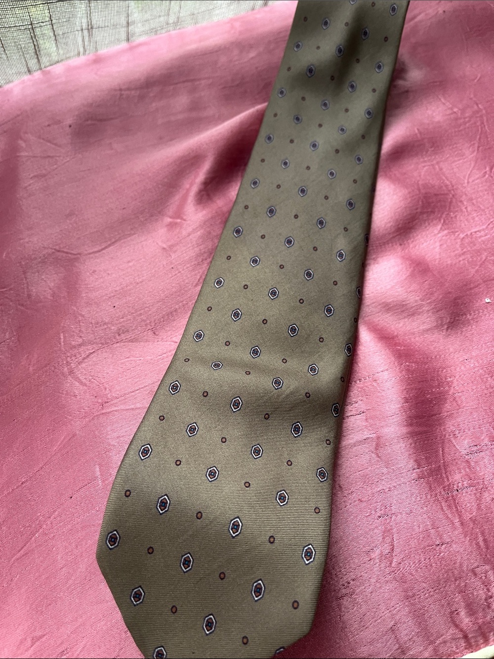 Classic Olive Green Men's Tie with Subtle Medallion Pattern